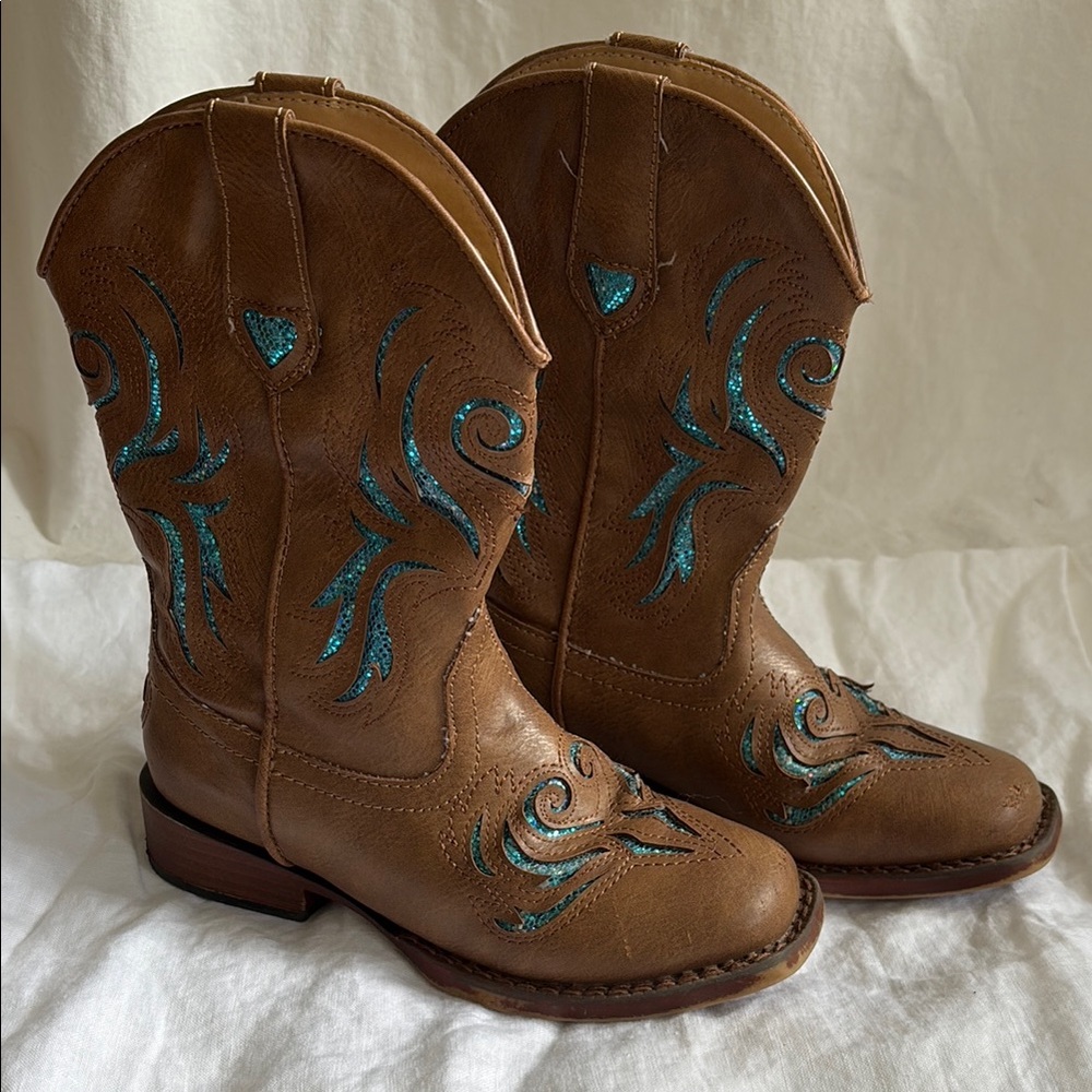 Girls Roper Brown Cowboy Boots with Sparkle Blue Embroidery